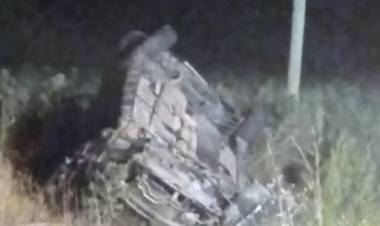 Cipolletti: Murió una mujer y un hombre está grave tras un vuelco en la Ruta 151  